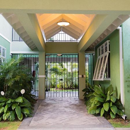 Choose To Be Happy At Ei8Ht! - Super Studios And Penthouse Apartment Kingston Exterior photo