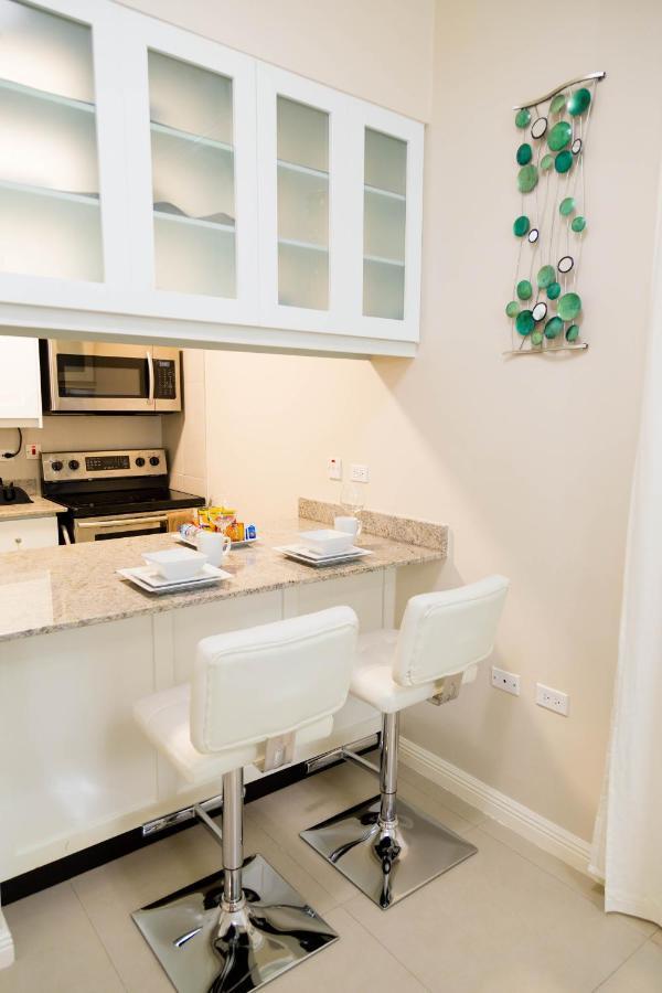 Choose To Be Happy At Ei8Ht! - Super Studios And Penthouse Apartment Kingston Exterior photo