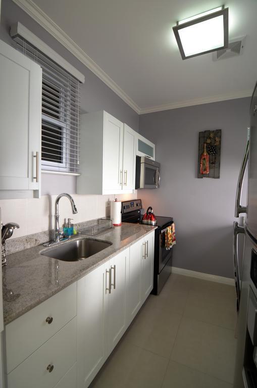 Choose To Be Happy At Ei8Ht! - Super Studios And Penthouse Apartment Kingston Exterior photo